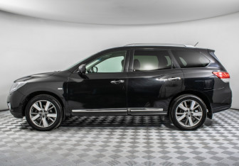 Подержанный автомобиль Nissan Pathfinder 2016 года (8 фото)