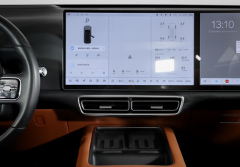 Подержанный автомобиль LiXiang L7 2024 года (13 фото)