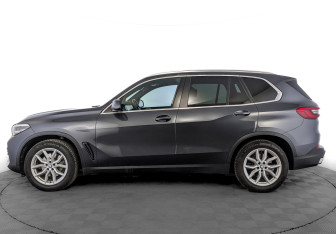 Подержанный автомобиль BMW X5 2019 года (8 фото)