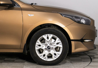 Подержанный автомобиль Kia Ceed Wagon 2021 года (6 фото)