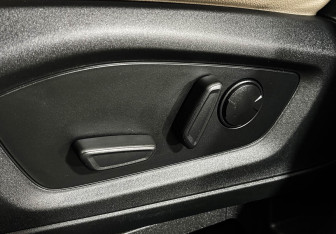 Подержанный автомобиль Ford Explorer 2020 года (10 фото)