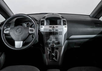 Подержанный автомобиль Opel Zafira Compactvan 2012 года (12 фото)