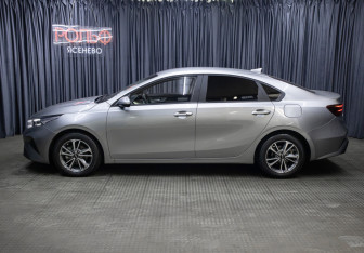 Подержанный автомобиль Kia K3 Sedan 2021 года (8 фото)