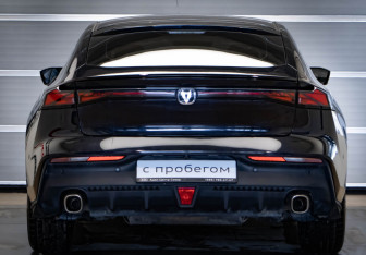 Подержанный автомобиль Changan UNI-V 2023 года (5 фото)