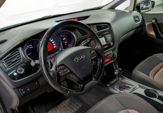 Подержанный автомобиль Kia Ceed Hatchback 2014 года (13 фото)