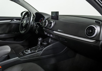 Подержанный автомобиль Audi A3 Sedan 2017 года (9 фото)