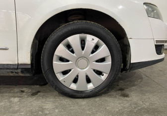 Подержанный автомобиль Volkswagen Passat Wagon 2010 года (15 фото)