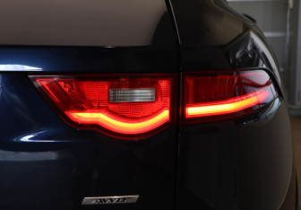 Подержанный автомобиль Jaguar F-Pace 2016 года (30 фото)