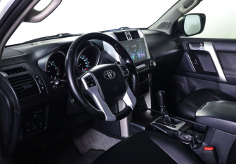 Подержанный автомобиль Toyota Land Cruiser Prado 2012 года (15 фото)