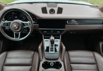 Подержанный автомобиль Porsche Cayenne 2020 года (12 фото)
