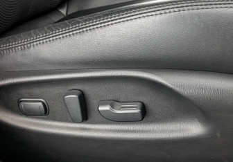 Подержанный автомобиль Infiniti Q70 2015 года (27 фото)