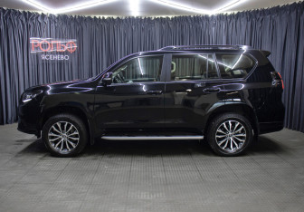 Подержанный автомобиль Toyota Land Cruiser Prado 2023 года (8 фото)