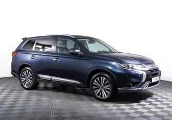 Подержанный автомобиль Mitsubishi Outlander 2019 года (3 фото)