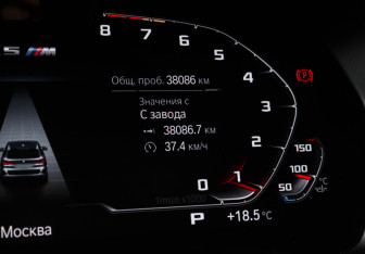Подержанный автомобиль BMW X5 M 2021 года (11 фото)