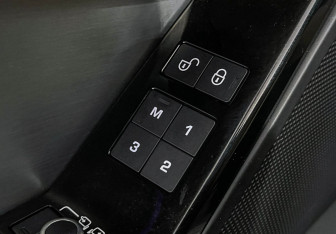 Подержанный автомобиль Land Rover Range Rover Velar 2019 года (16 фото)