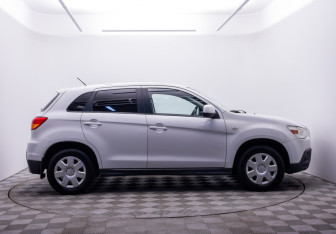 Подержанный автомобиль Mitsubishi ASX 2011 года (4 фото)