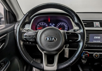 Подержанный автомобиль Kia Rio Hatchback 2021 года (21 фото)