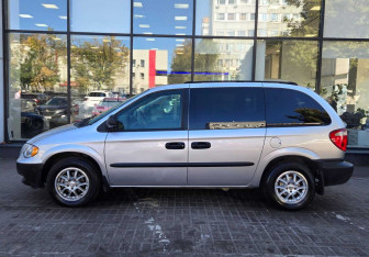 Подержанный автомобиль Dodge Caravan 2004 года (5 фото)