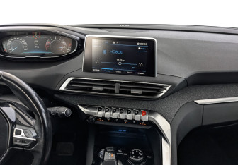 Подержанный автомобиль Peugeot 5008 Suv 2018 года (17 фото)