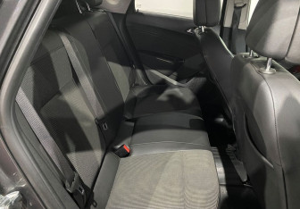 Подержанный автомобиль Opel Astra Hatchback 2011 года (17 фото)