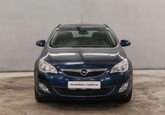 Подержанный автомобиль Opel Astra Hatchback 2011 года (2 фото)