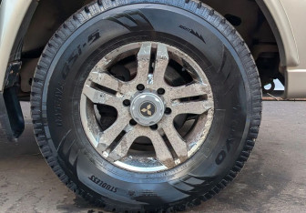 Подержанный автомобиль Mitsubishi Pajero Sport 2006 года (16 фото)