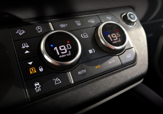 Подержанный автомобиль Land Rover Defender Suv 2021 года (25 фото)