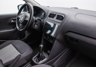 Подержанный автомобиль Volkswagen Polo Sedan 2011 года (10 фото)