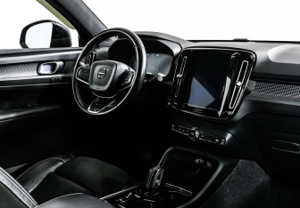 Подержанный автомобиль Volvo XC40 2020 года (9 фото)