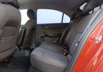 Подержанный автомобиль Skoda Rapid Liftback 2014 года (11 фото)
