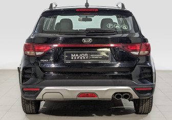 Подержанный автомобиль Kia Rio Hatchback 2021 года (6 фото)