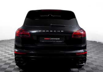 Подержанный автомобиль Porsche Cayenne 2016 года (6 фото)