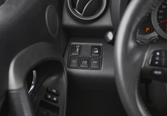 Подержанный автомобиль Toyota RAV4 2012 года (9 фото)