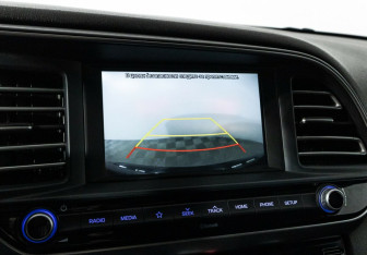Подержанный автомобиль Hyundai Elantra Sedan 2020 года (9 фото)