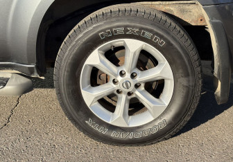 Подержанный автомобиль Nissan Pathfinder 2012 года (13 фото)