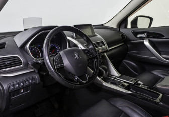 Подержанный автомобиль Mitsubishi Eclipse Cross 2018 года (11 фото)