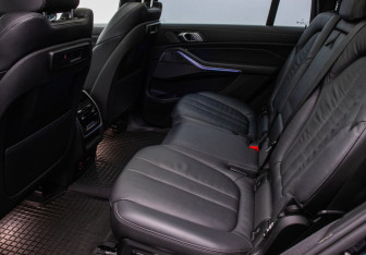 Подержанный автомобиль BMW X7 2020 года (11 фото)
