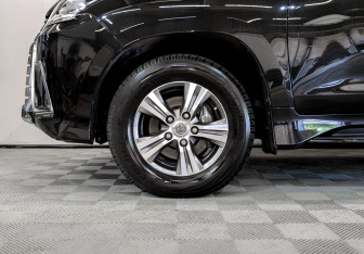 Подержанный автомобиль Lexus LX 2021 года (18 фото)