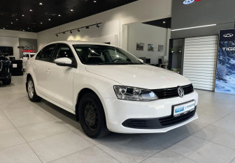 Подержанный автомобиль Volkswagen Jetta Sedan 2012 года (3 фото)