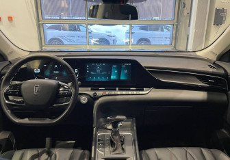 Подержанный автомобиль FAW Bestune T55 2023 года (11 фото)