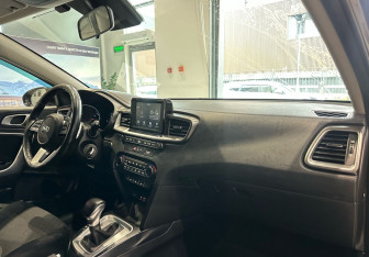 Подержанный автомобиль Kia Ceed Wagon 2019 года (9 фото)