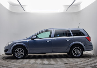 Подержанный автомобиль Opel Astra Wagon 2011 года (8 фото)