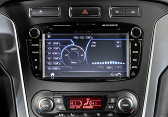 Подержанный автомобиль Ford Mondeo Sedan 2012 года (12 фото)