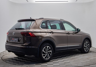 Подержанный автомобиль Volkswagen Tiguan 2019 года (5 фото)