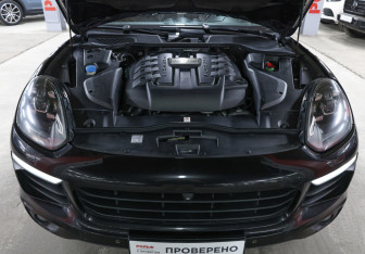 Подержанный автомобиль Porsche Cayenne 2015 года (9 фото)