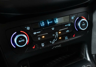 Подержанный автомобиль Ford Focus Hatchback 2015 года (10 фото)