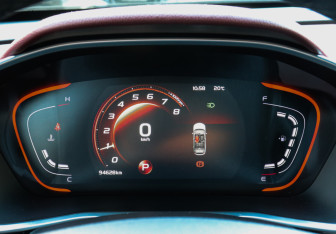 Подержанный автомобиль Geely Coolray 2023 года (9 фото)