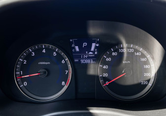 Подержанный автомобиль Hyundai Solaris Sedan 2013 года (12 фото)