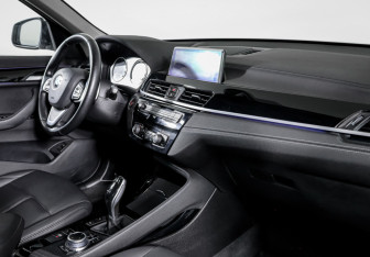 Подержанный автомобиль BMW X1 2021 года (9 фото)