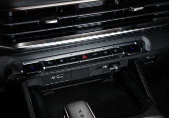 Подержанный автомобиль Geely Okavango 2024 года (18 фото)